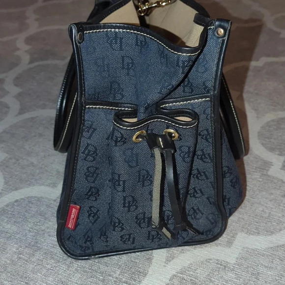 Dooney & Bourke Signature Jacquard Extra Large Bag Canvas with Leather Handles - Picture 6 of 10